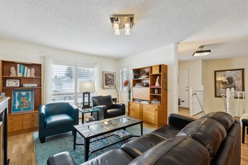 48 Deer Ridge Close Se, Calgary, AB - Indoor Photo Showing Living Room