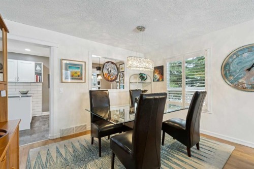 48 Deer Ridge Close Se, Calgary, AB - Indoor Photo Showing Dining Room