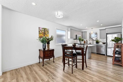 4311 Dovercrest Drive Se, Calgary, AB - Indoor Photo Showing Dining Room