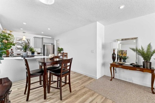 4311 Dovercrest Drive Se, Calgary, AB - Indoor Photo Showing Dining Room