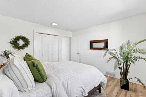 4311 Dovercrest Drive Se, Calgary, AB - Indoor Photo Showing Bedroom