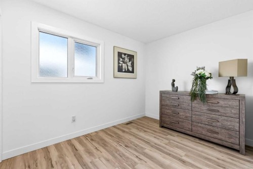 4311 Dovercrest Drive Se, Calgary, AB - Indoor Photo Showing Other Room