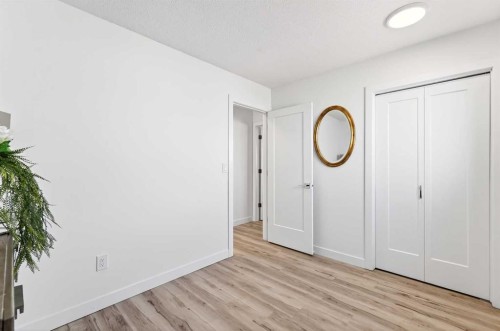 4311 Dovercrest Drive Se, Calgary, AB - Indoor Photo Showing Other Room