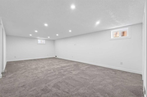 4311 Dovercrest Drive Se, Calgary, AB - Indoor Photo Showing Other Room