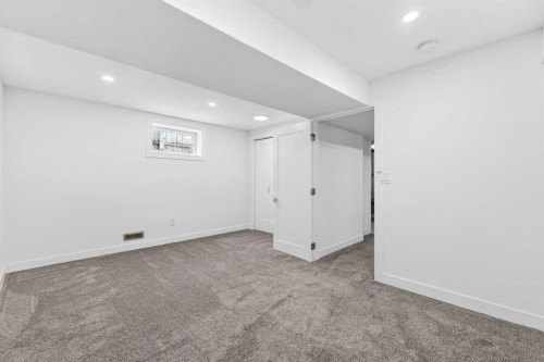 4311 Dovercrest Drive Se, Calgary, AB - Indoor Photo Showing Other Room