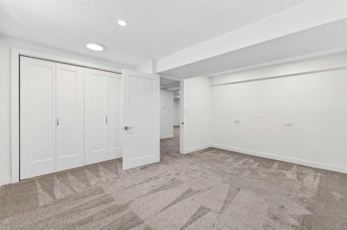 4311 Dovercrest Drive Se, Calgary, AB - Indoor Photo Showing Other Room