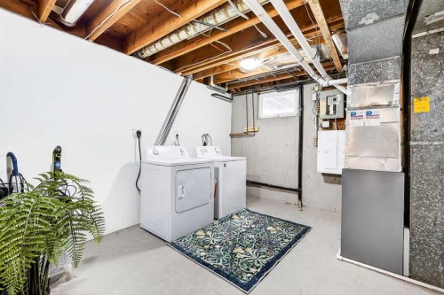 4311 Dovercrest Drive Se, Calgary, AB - Indoor Photo Showing Laundry Room