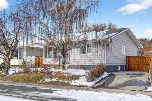 4311 Dovercrest Drive Se, Calgary, AB - Outdoor