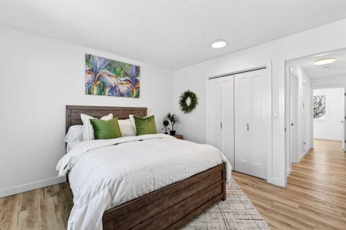 4311 Dovercrest Drive Se, Calgary, AB - Indoor Photo Showing Bedroom