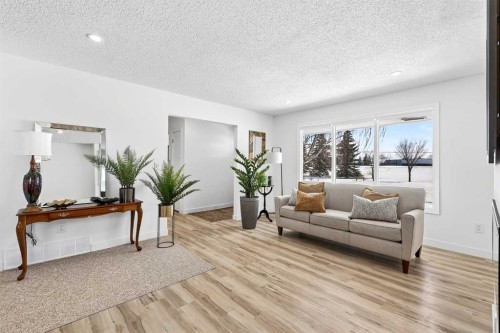 4311 Dovercrest Drive Se, Calgary, AB - Indoor