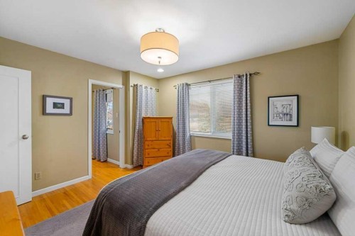 3204 24A Street Sw, Calgary, AB - Indoor Photo Showing Bedroom