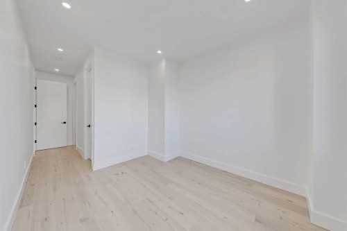 2008 8 Avenue Se, Calgary, AB - Indoor Photo Showing Other Room