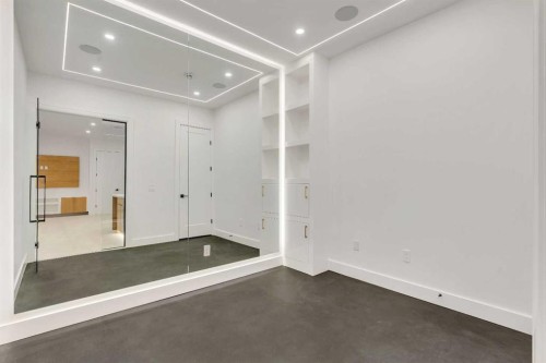 2008 8 Avenue Se, Calgary, AB - Indoor Photo Showing Other Room