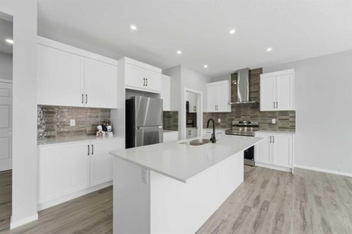 40 Cityline Manor Ne, Calgary, AB - Indoor Photo Showing Kitchen With Stainless Steel Kitchen With Double Sink With Upgraded Kitchen