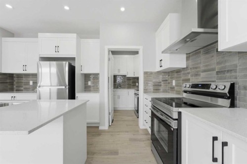 40 Cityline Manor Ne, Calgary, AB - Indoor Photo Showing Kitchen With Stainless Steel Kitchen With Upgraded Kitchen
