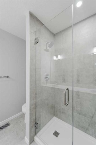 40 Cityline Manor Ne, Calgary, AB - Indoor Photo Showing Bathroom