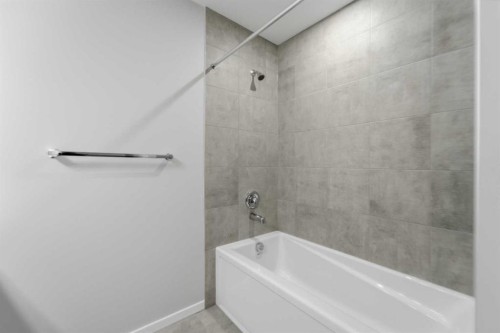 40 Cityline Manor Ne, Calgary, AB - Indoor Photo Showing Bathroom