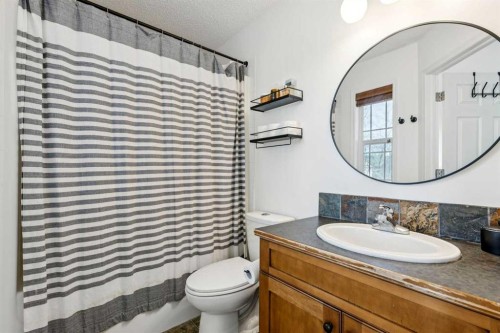 214 Cougarstone Circle Sw, Calgary, AB - Indoor Photo Showing Bathroom