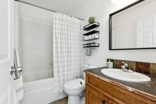 214 Cougarstone Circle Sw, Calgary, AB - Indoor Photo Showing Bathroom