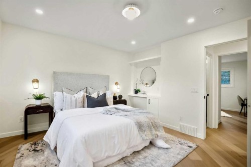 216 Oakridge Place Sw, Calgary, AB - Indoor Photo Showing Bedroom
