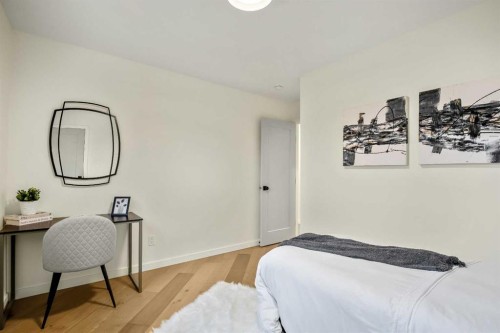 216 Oakridge Place Sw, Calgary, AB - Indoor Photo Showing Bedroom