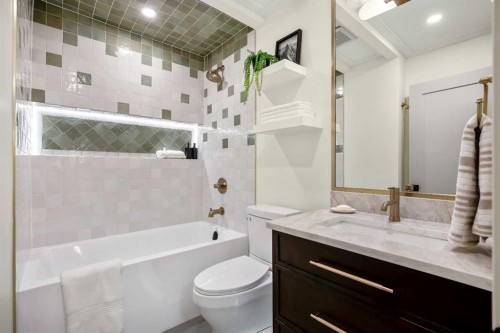 216 Oakridge Place Sw, Calgary, AB - Indoor Photo Showing Bathroom