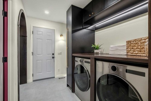 216 Oakridge Place Sw, Calgary, AB - Indoor Photo Showing Laundry Room