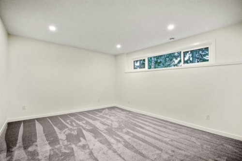 216 Oakridge Place Sw, Calgary, AB - Indoor Photo Showing Other Room