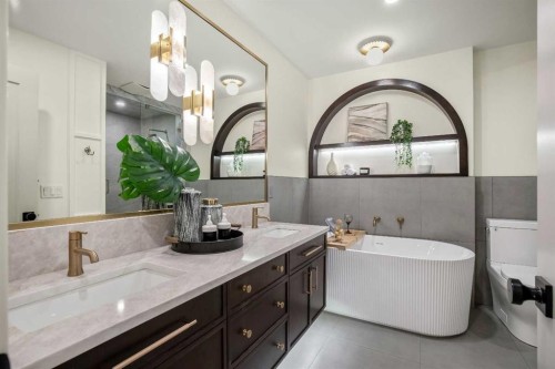 216 Oakridge Place Sw, Calgary, AB - Indoor Photo Showing Bathroom