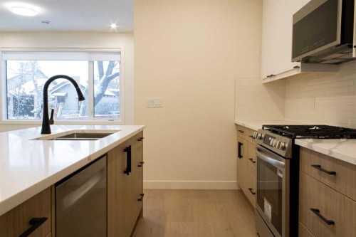 Upper-1512 21 Avenue Nw, Calgary, AB 