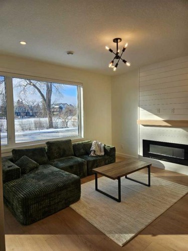 Upper-1512 21 Avenue Nw, Calgary, AB 