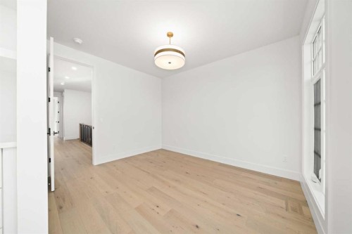 1517 32 Avenue Sw, Calgary, AB - Indoor Photo Showing Other Room