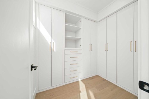 1517 32 Avenue Sw, Calgary, AB - Indoor Photo Showing Other Room