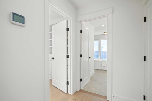 1517 32 Avenue Sw, Calgary, AB - Indoor Photo Showing Other Room