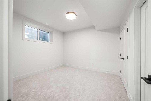 1517 32 Avenue Sw, Calgary, AB - Indoor Photo Showing Other Room