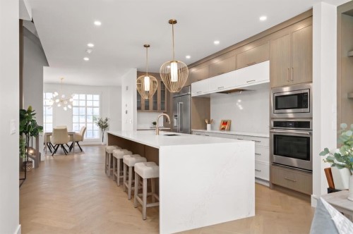 1517 32 Avenue Sw, Calgary, AB - Indoor Photo Showing Kitchen With Upgraded Kitchen