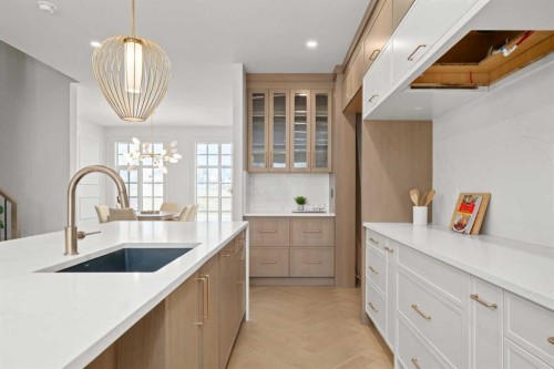 1517 32 Avenue Sw, Calgary, AB - Indoor Photo Showing Kitchen