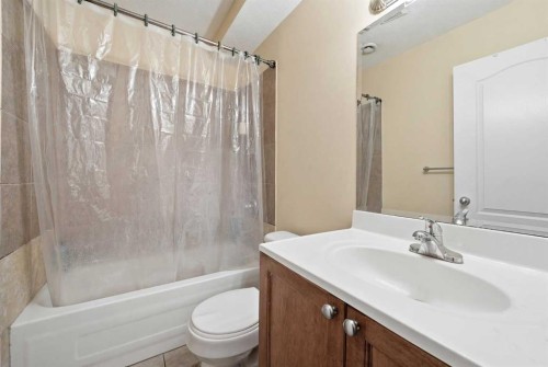27 Saddleland Way Ne, Calgary, AB - Indoor Photo Showing Bathroom