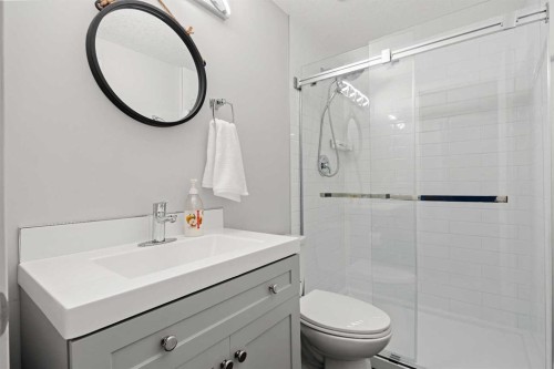 79 Mist Mountain Rise, Okotoks, AB - Indoor Photo Showing Bathroom