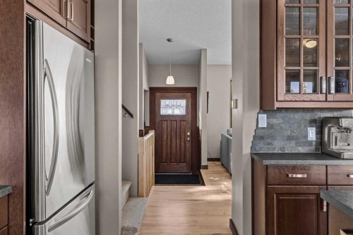 100 Settler Way, Canmore, AB - Indoor Photo Showing Kitchen