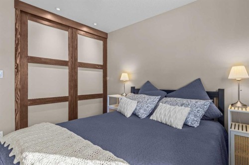 100 Settler Way, Canmore, AB - Indoor Photo Showing Bedroom