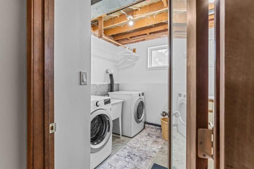 100 Settler Way, Canmore, AB - Indoor Photo Showing Laundry Room