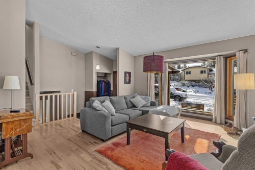 100 Settler Way, Canmore, AB - Indoor Photo Showing Living Room
