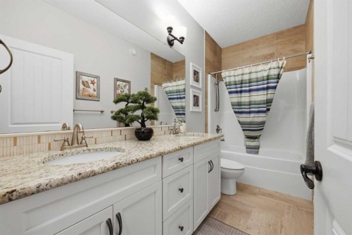 113 Cranarch Common Se, Calgary, AB - Indoor Photo Showing Bathroom