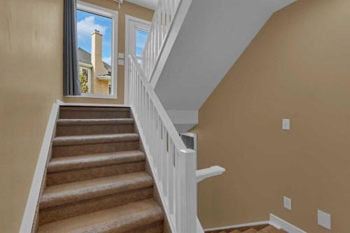 87 Candle Terrace Sw, Calgary, AB 
