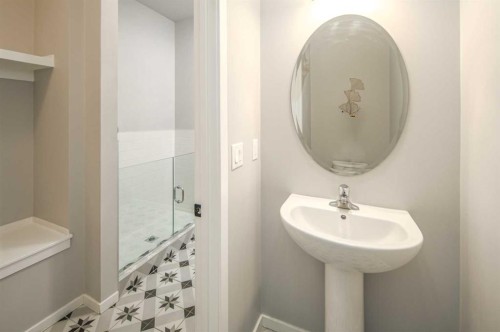 148 Carringham Road Nw, Calgary, AB - Indoor Photo Showing Bathroom