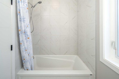 148 Carringham Road Nw, Calgary, AB - Indoor Photo Showing Bathroom
