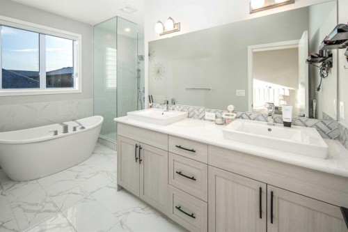 148 Carringham Road Nw, Calgary, AB - Indoor Photo Showing Bathroom