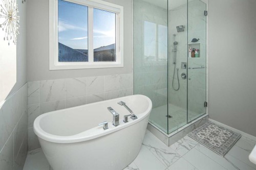 148 Carringham Road Nw, Calgary, AB - Indoor Photo Showing Bathroom
