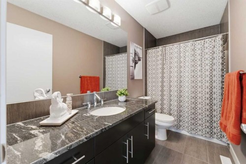 95 Sunset Way, Cochrane, AB - Indoor Photo Showing Bathroom